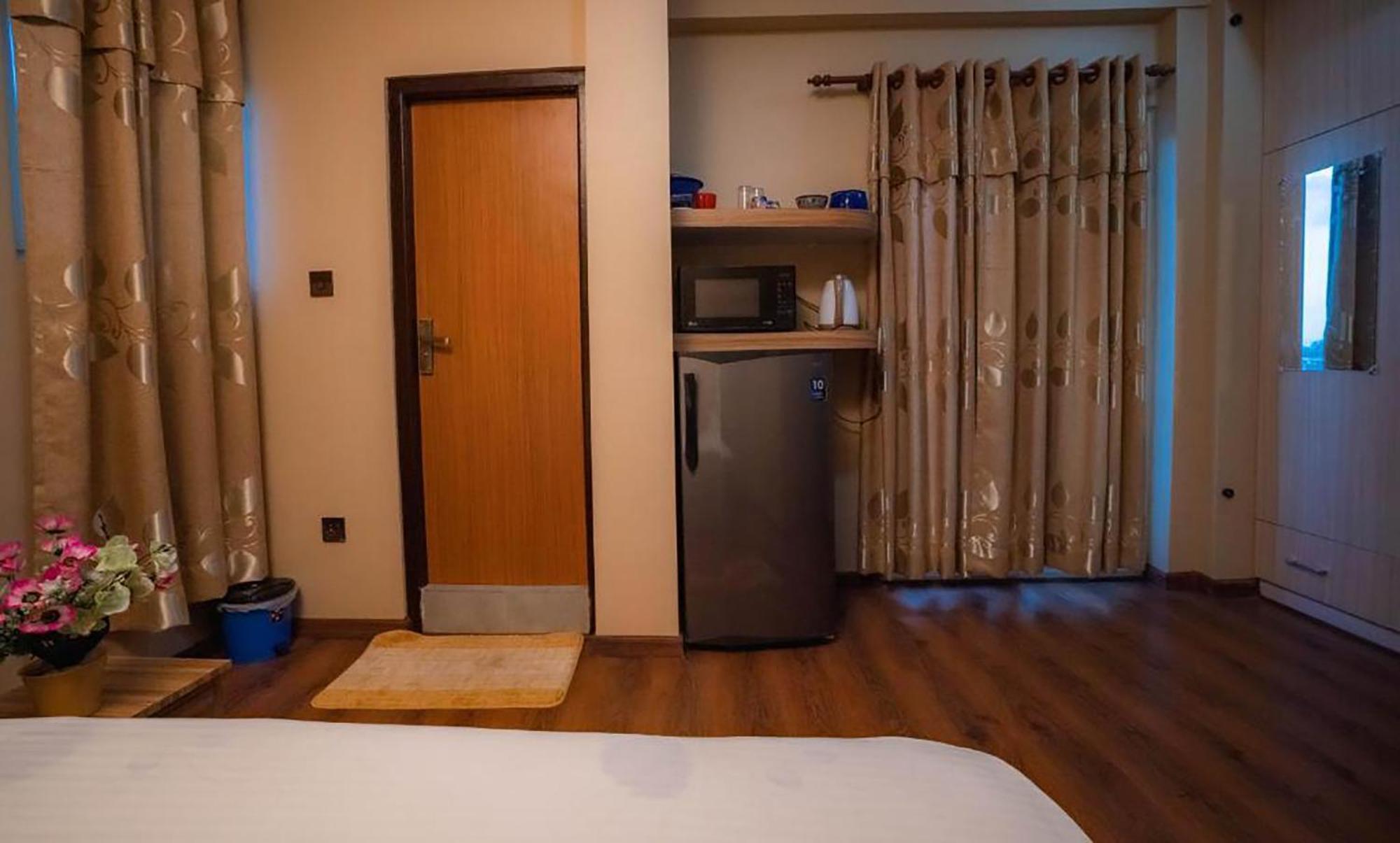 House Of Forrest, Service Apartments カトマンズ エクステリア 写真